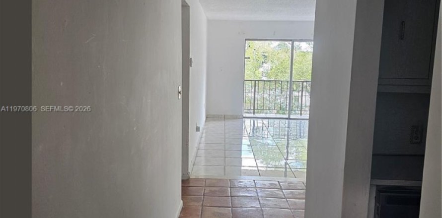 Condo in North Miami, Florida, 2 bedrooms  № 2031461