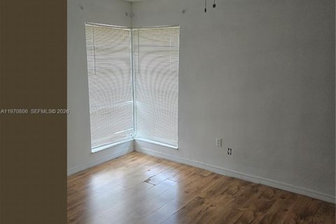 Condo in North Miami, Florida, 2 bedrooms  № 2031461 - photo 6