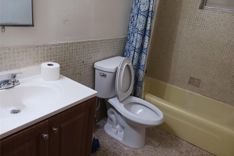 House in Miramar, Florida 3 bedrooms, 168.9 sq.m. № 2247792 - photo 4