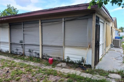 House in Miramar, Florida 3 bedrooms, 168.9 sq.m. № 2247792 - photo 9