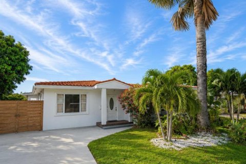 Villa ou maison à Oakland Park, Floride 2 chambres, 81.01 m2 № 2316262