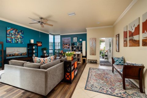 Townhouse in Saint Petersburg, Florida 3 bedrooms, 195.09 sq.m. № 1520242 - photo 9