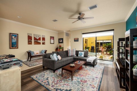 Townhouse in Saint Petersburg, Florida 3 bedrooms, 195.09 sq.m. № 1520242 - photo 11