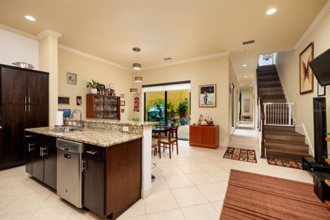 Townhouse in Saint Petersburg, Florida 3 bedrooms, 195.09 sq.m. № 1520242 - photo 19