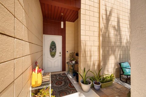 Townhouse in Saint Petersburg, Florida 3 bedrooms, 195.09 sq.m. № 1520242 - photo 8