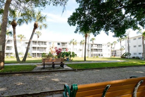 Condo in Bradenton, Florida, 1 bedroom  № 1840674 - photo 21