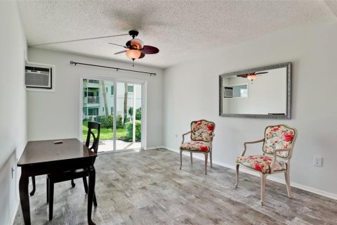 Condo in Bradenton, Florida, 1 bedroom  № 1840674 - photo 18