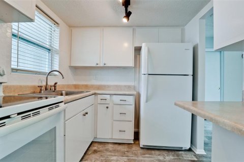 Condo in Bradenton, Florida, 1 bedroom  № 1840674 - photo 4