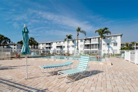 Condo in Bradenton, Florida, 1 bedroom  № 1840674 - photo 8