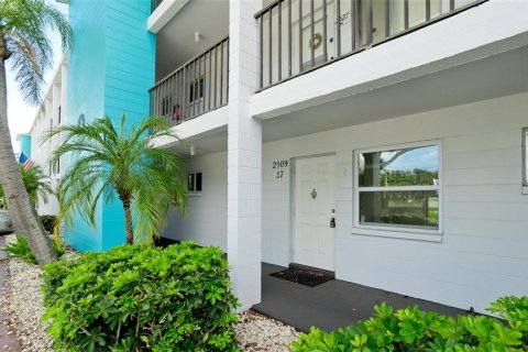 Condo in Bradenton, Florida, 1 bedroom  № 1840674 - photo 1