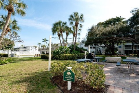 Condo in Bradenton, Florida, 1 bedroom  № 1840674 - photo 12