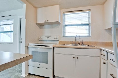 Condo in Bradenton, Florida, 1 bedroom  № 1840674 - photo 5