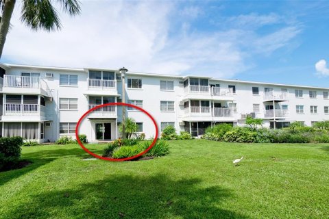 Condo in Bradenton, Florida, 1 bedroom  № 1840674 - photo 17