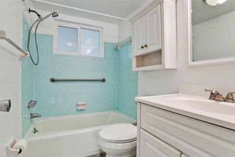 Condo in Bradenton, Florida, 1 bedroom  № 1840674 - photo 7