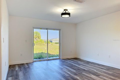 House in North Port, Florida 3 bedrooms, 119.84 sq.m. № 2239116 - photo 14