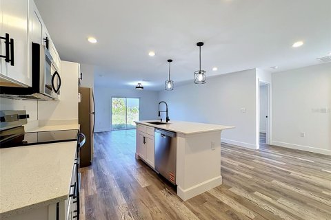 House in North Port, Florida 3 bedrooms, 119.84 sq.m. № 2239116 - photo 6