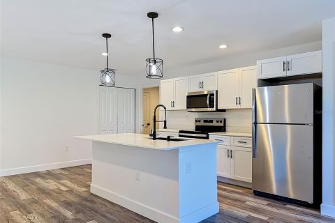 House in North Port, Florida 3 bedrooms, 119.84 sq.m. № 2239116 - photo 2