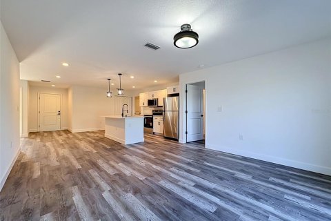 House in North Port, Florida 3 bedrooms, 119.84 sq.m. № 2239116 - photo 7