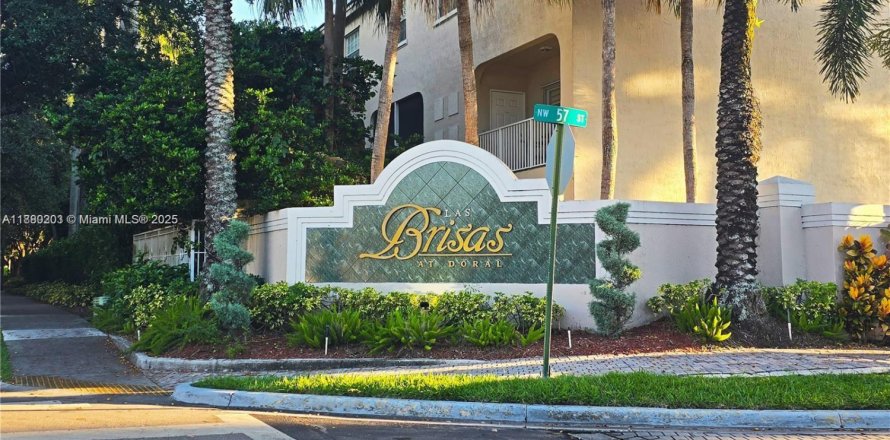 Condominio en Doral, Florida, 3 dormitorios № 1929024