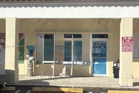 Commercial property in Miami, Florida № 2090177