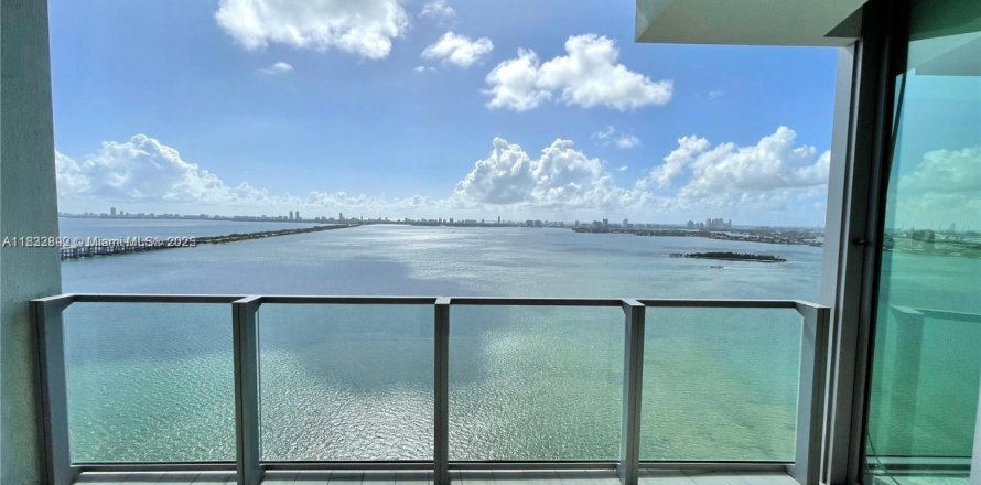 Condominio en Miami, Florida, 2 dormitorios № 1812031