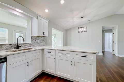 House in Lakeland, Florida 3 bedrooms, 153.01 sq.m. № 2423920 - photo 11