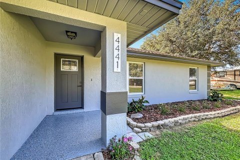 House in Lakeland, Florida 3 bedrooms, 153.01 sq.m. № 2423920 - photo 2