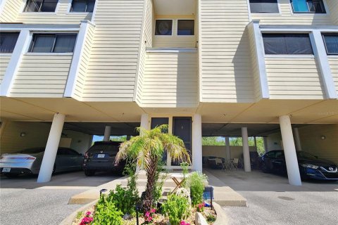 Townhouse in Tarpon Springs, Florida 2 bedrooms, 108.7 sq.m. № 1624941 - photo 9