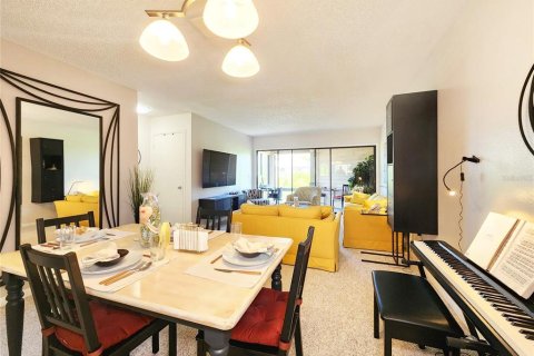 Townhouse in Tarpon Springs, Florida 2 bedrooms, 108.7 sq.m. № 1624941 - photo 12