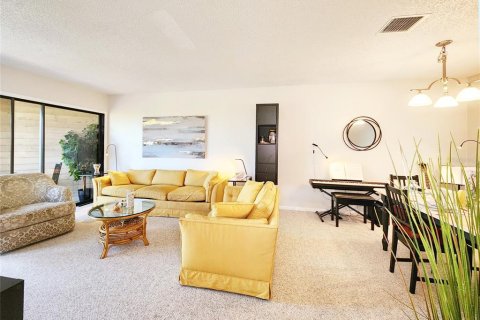 Townhouse in Tarpon Springs, Florida 2 bedrooms, 108.7 sq.m. № 1624941 - photo 17