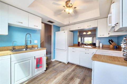 Townhouse in Tarpon Springs, Florida 2 bedrooms, 108.7 sq.m. № 1624941 - photo 19