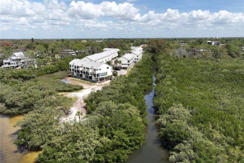 Townhouse in Tarpon Springs, Florida 2 bedrooms, 108.7 sq.m. № 1624941 - photo 8