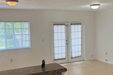 Adosado en alquiler en Coral Springs, Florida, 3 dormitorios, 161.84 m2 № 2083496 - foto 2