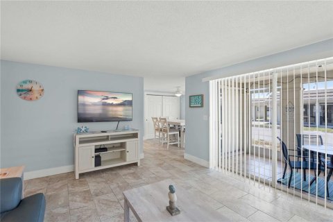 House in Sarasota, Florida 2 bedrooms, 87.24 sq.m. № 1749558 - photo 12