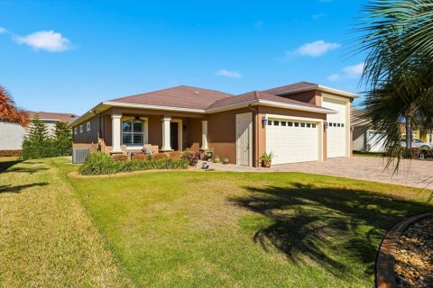 Villa ou maison à Polk City, Floride 2 chambres, 213.3 m2 № 2143423