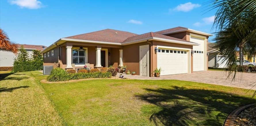 Villa ou maison à Polk City, Floride 2 chambres, 213.3 m2 № 2143423