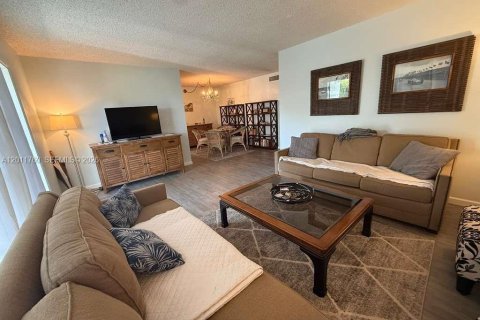 Condominio en alquiler en Lake Worth, Florida, 2 dormitorios, 85.84 m2 № 2075390 - foto 2