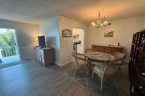 Condominio en alquiler en Lake Worth, Florida, 2 dormitorios, 85.84 m2 № 2075390 - foto 3