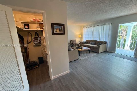 Condominio en alquiler en Lake Worth, Florida, 2 dormitorios, 85.84 m2 № 2075390 - foto 6