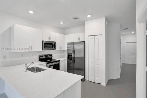 Touwnhouse à vendre à Homestead, Floride: 3 chambres, 148.64 m2 № 2075157 - photo 6