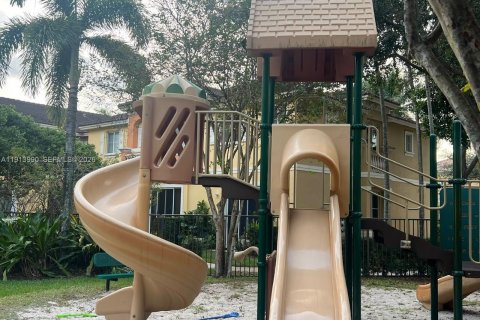 Touwnhouse à vendre à Miramar, Floride: 2 chambres, 99.41 m2 № 2082408 - photo 28