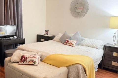 Touwnhouse à vendre à Miramar, Floride: 2 chambres, 99.41 m2 № 2082408 - photo 6