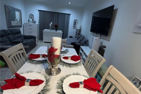 Touwnhouse à vendre à Miramar, Floride: 2 chambres, 99.41 m2 № 2082408 - photo 5