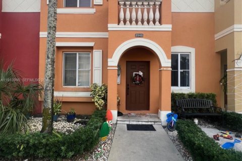 Touwnhouse à vendre à Miramar, Floride: 2 chambres, 99.41 m2 № 2082408 - photo 2
