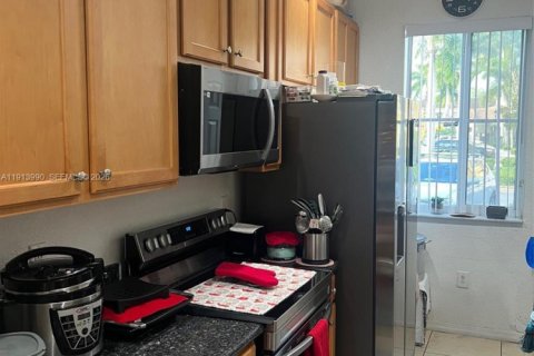 Touwnhouse à vendre à Miramar, Floride: 2 chambres, 99.41 m2 № 2082408 - photo 4