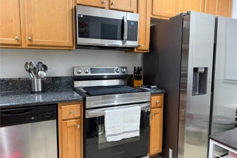 Touwnhouse à vendre à Miramar, Floride: 2 chambres, 99.41 m2 № 2082408 - photo 3