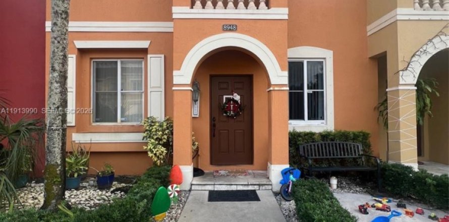Touwnhouse à Miramar, Floride 2 chambres, 99.41 m2 № 2082408