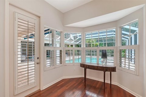 House in University Park, Florida 3 bedrooms, 249.54 sq.m. № 2393619 - photo 24