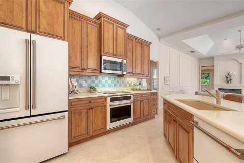 House in University Park, Florida 3 bedrooms, 249.54 sq.m. № 2393619 - photo 11