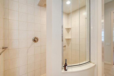 House in University Park, Florida 3 bedrooms, 249.54 sq.m. № 2393619 - photo 28